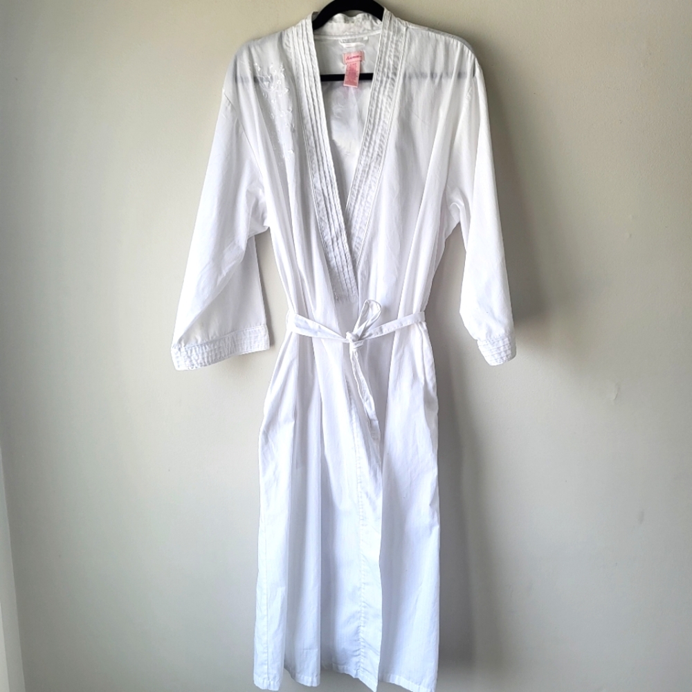 Secret Treasures Elegant White Women's Long Belted Robe Sz XL
